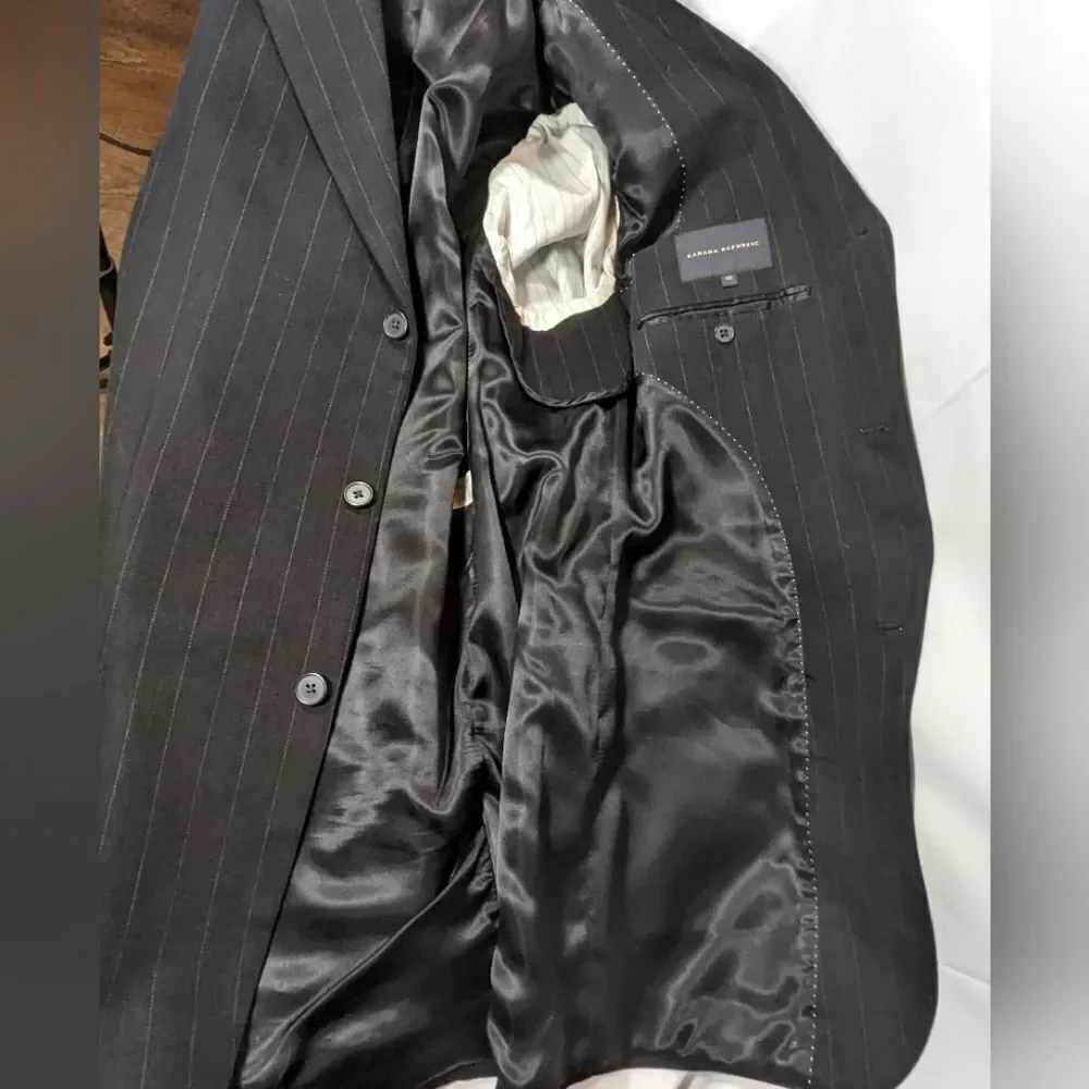 Banana Republic Double Breasted Black Pinstriped 99% Cotton Blazer Size 42R